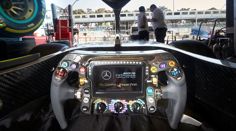 Un problème technique sur le volant de Lewis Hamilton l'a empêché de se battre pour la pole à Austin
